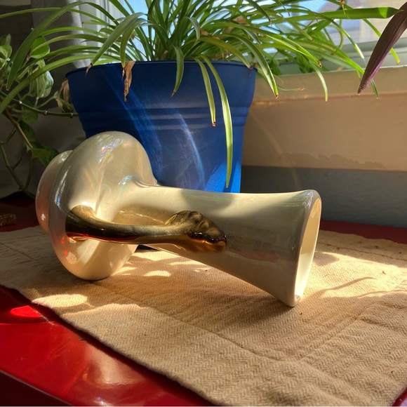 Vintage McCoy iridescent vase - Picture 2 of 4